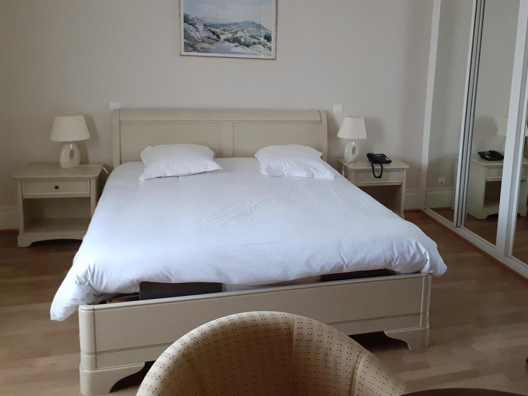 Hotel-Restaurant Domaine De La Grande Garenne Neuvy-sur-Barangeon Ngoại thất bức ảnh