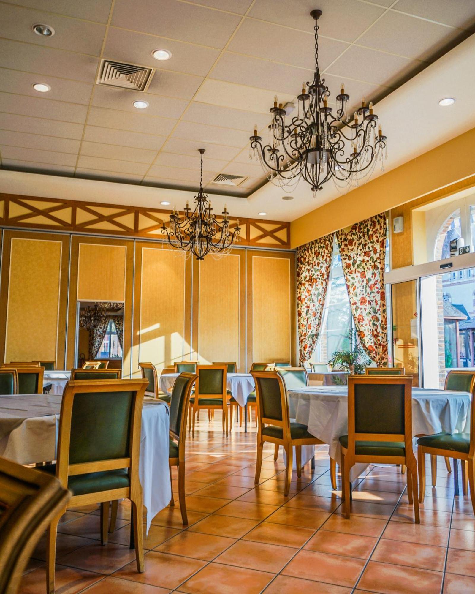 Hotel-Restaurant Domaine De La Grande Garenne Neuvy-sur-Barangeon Ngoại thất bức ảnh