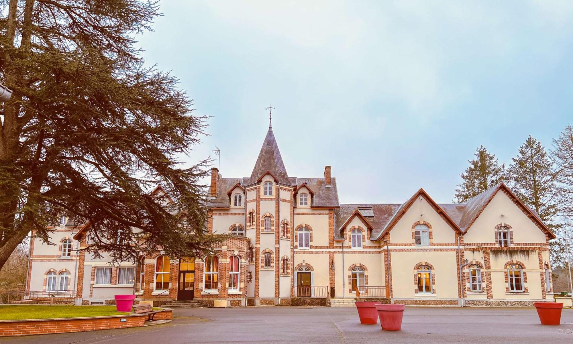 Hotel-Restaurant Domaine De La Grande Garenne Neuvy-sur-Barangeon Ngoại thất bức ảnh